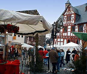 Weihnachtsmarkt Rhens 29. Nov. 1998, Foto 28  Wilhelm Hermann, Oberwesel
