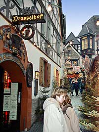 Weihnachtsmarkt Rüdesheim, Drosselgasse, Drosselhof, Bild 09, © Wilhelm Hermann, 29. November 1998