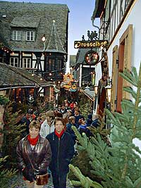 Weihnachtsmarkt Rüdesheim, Drosselgasse, Drosselhof, Bild 10, © Wilhelm Hermann, 29. November 1998