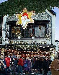 Weihnachtsmarkt Rüdesheim, Oberstraße / Ecke Drosselgasse, Winzerkeller, Haus der 1000 Lichter, Bild 12, © Wilhelm Hermann, 29. November 1998