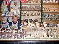 Weihnachtsmarkt Rüdesheim, Verkaufsstand Keramikfiguren in der Rheinstraße, Bild 46, © Wilhelm Hermann, 29. November 1998