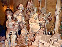 Weihnachtsmarkt Rdesheim,   Verkaufsstand Holzschnitzkunst in der Rheinstrasse, Bild 50,  Wilhelm Hermann, 29. November 1998