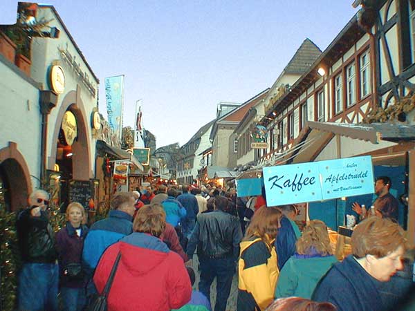 Oberstrae beim Weihnachtsmarkt Rdesheim am Rhein. Bild 16,  Wilhelm Hermann, 29. November 1998
