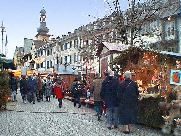 Weihnachtsmarkt Rdesheim am Rhein, Marktplatz, im Hintergrund St.-Jakobus-Kirche. Bild 32,  Wilhelm Hermann, 29. November 1998