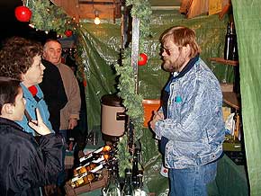 Selbstgebrannte Spirituosen der Brennerei Stiehl aus Bacharach beim Weihnachtsmarkt Oberwesel, Rhein, 13. Dez. 1998, Foto 37  Wilhelm Hermann, Oberwesel