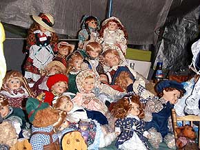 Puppenstand beim Weihnachtsmarkt Oberwesel, Rhein, 13. Dez. 1998, Foto 61  Wilhelm Hermann, Oberwesel