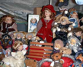 Puppenstand beim Weihnachtsmarkt Oberwesel, Rhein, 13. Dez. 1998, Foto 62  Wilhelm Hermann, Oberwesel