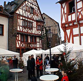 Weihnachtsmarkt Rhens 29. Nov. 1998, Foto 34  Wilhelm Hermann, Oberwesel