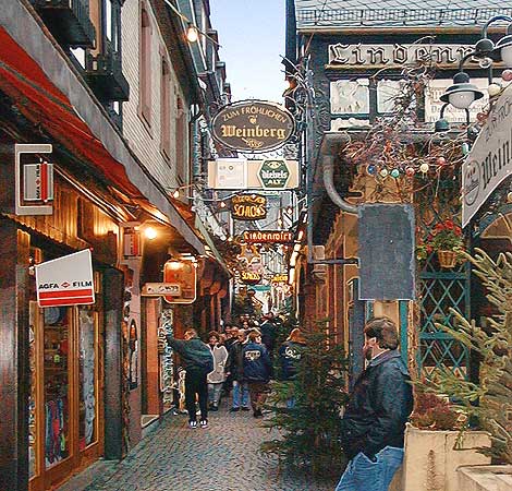 Zum frhlichen Weinberg in der Drosselgasse beim Weihnachtsmarkt Rdesheim am Rhein. Bild 06,  Wilhelm Hermann, 29. November 1998