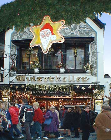 Oberstrae / Ecke Drosselgasse, Winzerkeller, Haus der 1000 Lichter beim Weihnachtsmarkt Rdesheim am Rhein. Bild 12,  Wilhelm Hermann, 29. November 1998